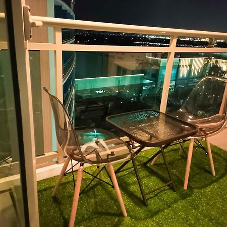 Beach Front Living In The Heart Of The City, Azure Residences Manila Exterior foto